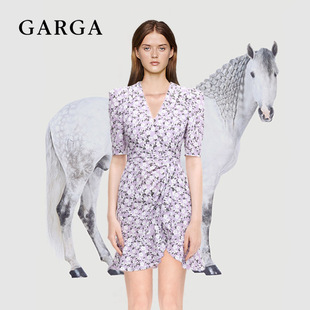 garga紫色茶歇法式短袖v领开叉，碎花连衣裙女夏不规则荷叶边短裙子