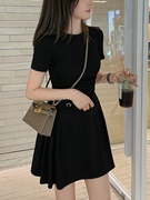 2024赫本风法式质感，小个子圆领裙子女夏季黑色连衣裙复古显瘦