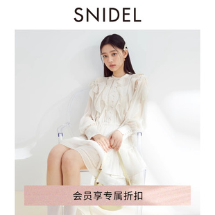 snidel2024春夏甜美荷叶，边露肩收腰系带印花连衣裙swfo241079