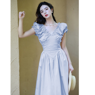 法式v领蓝色仙女裙，收腰显瘦大摆连衣裙泡泡袖，设计感口袋裙子夏季