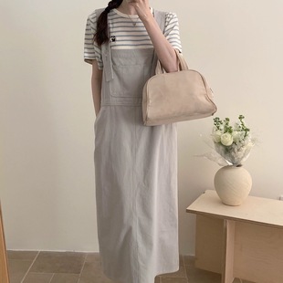 韩系蓝白撞色条纹，t恤浅灰色，洗水棉布背带裙