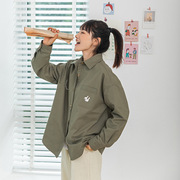 日系女长袖衬衫2021秋季印花宽松翻领，设计感开衫军绿色纯棉