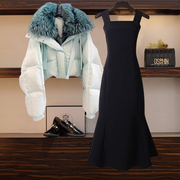 短款加绒加厚毛领羽绒棉服，外套女冬季设计感搭背带鱼尾连衣裙