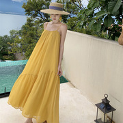 度假风黄色大理海边度假露背吊带连衣裙 雪纺时尚设计感宽松长裙
