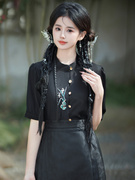 复古汉元素改良刺绣黑色衬衫女装新中式搭配马面裙的盘扣中袖上衣