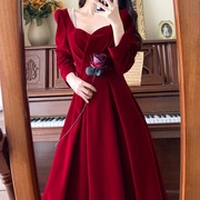 大码女装酒红色敬酒服复古气质，中长裙子秋冬礼服设计感丝绒连衣裙
