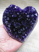 收藏乌拉圭心形天然紫晶，簇水晶洞摆件，原矿无水泥消磁