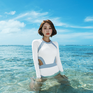 韩国长袖防晒沙滩潜水冲浪水母服遮肚显瘦保守裙式连体泳衣女