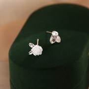 s925纯银不对称花朵耳钉时尚设计感网红同款气质珍珠山茶花耳饰