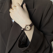 手表女款学生韩系小巧表盘精致复古轻奢小众高级感简约气质石英表