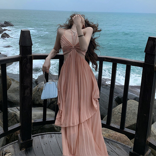 性感纯欲风镂空粉色露背连衣裙，吊带百褶雪纺蛋糕，裙长裙三亚沙滩裙