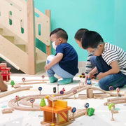 儿童木制火车轨g道组合玩具，95件380件积木，幼儿园互动益智赛车游戏