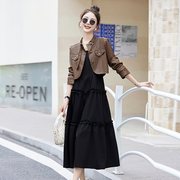 黑色吊带连衣裙2023春秋季设计感欧美气质显瘦皮衣，长袖套装裙