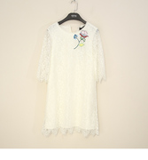 夏款台湾品牌伽*白色，直筒文静优雅蕾丝，刺绣中袖连衣裙h87196e