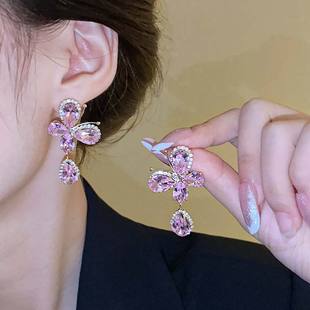 粉色水晶蝴蝶耳钉女2022年潮小众设计轻奢高级感秋冬耳环耳饰