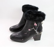 冬季手绘雪地靴粗跟女靴，中筒保暖加绒加厚时装，靴防水国潮皮靴