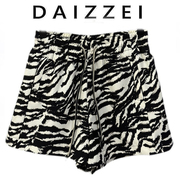 DAIZZEI~夏季设计感松紧腰系带斑马纹阔腿短裤女显瘦显白热裤