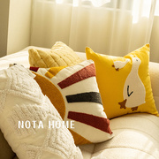 黄色毛绒抱枕可爱鸭子靠枕车用靠垫超软刺绣抱枕套儿童房软装抱枕