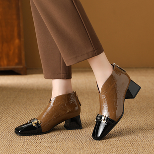 2024年春季女士单鞋漆皮，中跟深口大码欧美真皮方头中老年踝靴