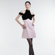 越南小众TRIO 2023年春季设计感个性粉色拼色挂脖连衣裙