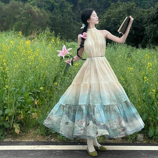 新中式国风气质高级感仙女挂脖印花度假风连衣裙女夏季大摆裙