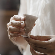 束刻浅豆红果绿品茗杯茶杯，陶瓷主人杯复古手绘功夫茶杯小茶杯单杯