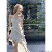 日本夏季辣妹荷叶边吊带连衣，裙子白色高级感不规则，气质长裙女
