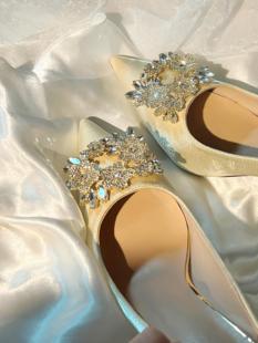 主婚纱新娘结婚鞋女法式高级香槟色秀禾水晶高跟鞋冬季不累脚
