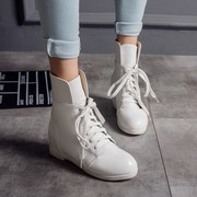 2022小白色靴平跟软底，内增高短筒靴红色，白色黑色系带马丁