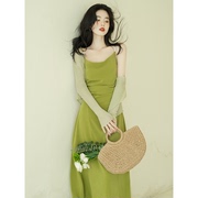 法式绿色连衣裙夏季2024高级感气质，绝美超仙吊带开衫两件套装