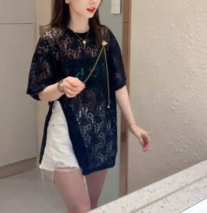 2024夏韩版勾花镂空蕾丝上衣女宽松时尚，蕾丝开叉短袖镂空罩衫