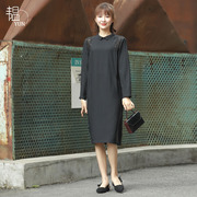 yun韫2022秋季福利，款肩部蕾丝设计风，翻领长袖纯黑气质连衣裙