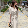 韩国chic夏季简约优雅圆领扭结设计收腰显瘦纯色，长款短袖连衣裙女