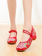老北京布鞋女民族风古典刺绣舞蹈单鞋复古高跟牡丹花绣花鞋