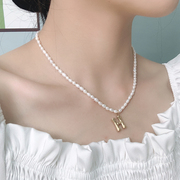 时尚天然珍珠母贝字母锁骨链女气质小众复古优雅钛钢短链百搭配饰