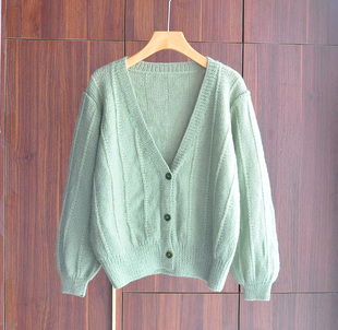 韩国春季纯羊毛100%宽松开衫，v领毛衣豆绿色，外套上衣女外搭