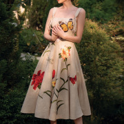 越南小众2023夏季立体花朵复古重工显瘦吊带连衣裙子甜美长裙