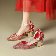 红色亮片婚鞋女粗跟春法式珍珠，一字扣带中空包头凉鞋蝴蝶结高跟鞋