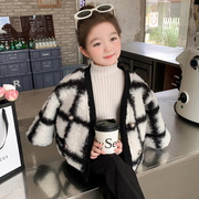 女童秋冬装毛毛衣(毛毛衣)2023韩版儿童洋气，时髦黑白格外套小女孩加厚棉服