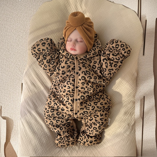 新生儿0一3月婴儿秋冬装棉服，带帽连体衣6月男女，宝宝外出爬服包脚