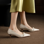 法式绸缎面尖头低跟主婚，鞋日常可穿白色细跟配裙子鞋子不累脚女鞋