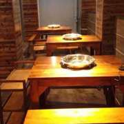 厂实木餐桌椅组合做旧仿古餐厅家具松木餐台组装饭桌一桌四长凳子