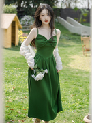 春夏女装复古法式绿色吊带连衣裙，配针织开衫三亚度假海边沙滩长裙