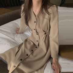 韩国chic极简主义 优雅显瘦V领单排扣明线收腰设计中长款连衣裙女