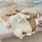婴幼儿简约洋气保暖夹棉爬服冬季加厚宝宝加绒连体衣外出抱衣