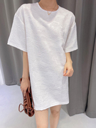 白色直筒连衣裙女夏季圆领，短袖宽松显瘦简约气质立体浮雕裙子