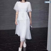 铭品圣迪奥圆领时尚简约白色，拼接网纱不规则女装连衣裙s232z1235