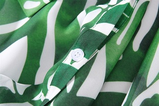 xg绿色印花裙子2021春夏气质法式衬衫裙女中长款收腰条纹连衣