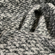 薄款黑灰色针织羊毛面料，布料双色羊，毛呢编织柔软秋冬大衣开衫布头