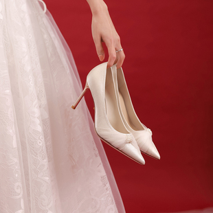 2022年冬季白色高跟鞋细跟新娘，小众珍珠婚纱，鞋平时可穿婚鞋女